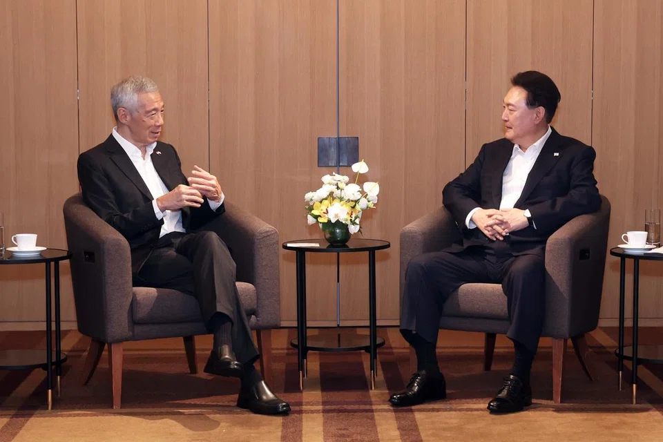 Menteri Kanan, Encik Lee Hsien Loong (kiri), bertemu dengan Presiden Korea Selatan, Encik Yoon Suk Yeol, pada 8 Oktober. Ini merupakan pertemuan mereka yang ketiga.