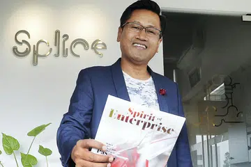 ENCIK SA'AT: Ingin memupuk semangat keusahawanan di Singapura melalui SOE. - Foto JOHARI RAHMAT