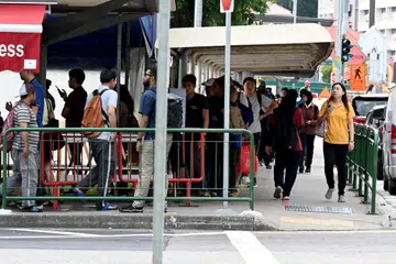 Penyedia khidmat pengangkutan haram antara Singapura dan Johor Bahru menggunakan Terminal Ban Street untuk mendapatkan penumpang. Mereka biasanya menawarkan tambang sekitar $10 untuk ke Johor Bahru,  berbanding $15 dengan menggunakan teksi JB-Singapura yang disediakan pengendali berlesen.