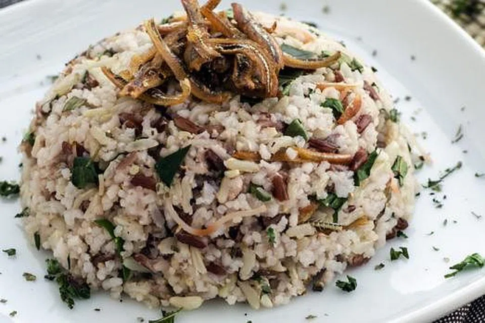 RESIPI SIHAT: Nasi Ulam yang mengandungi bahan sihat. - Foto HPB