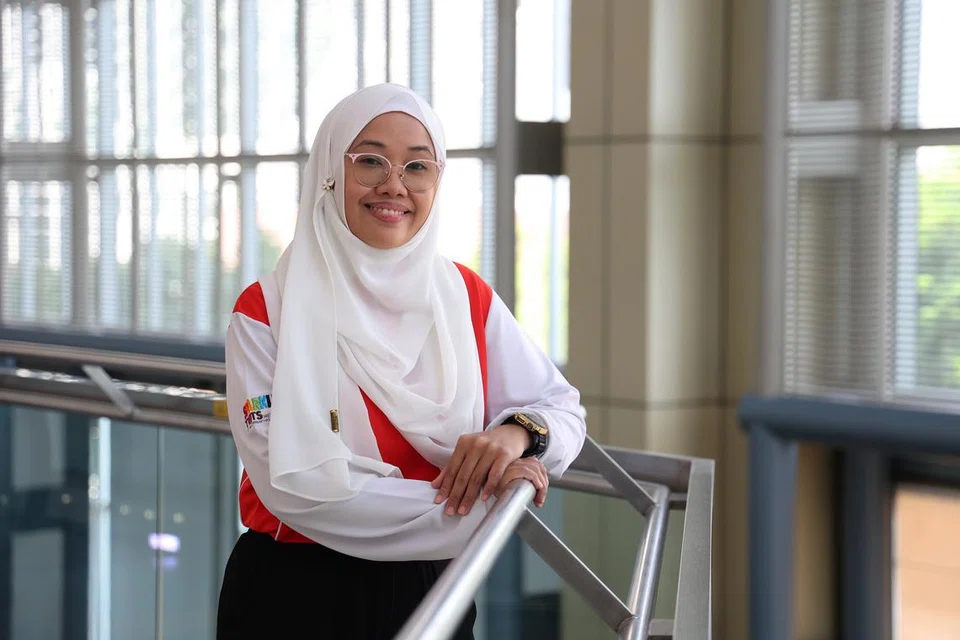 ALU-ALU LANGKAH TERKINI: Cik Farhana Mohamed Hassan, 37 tahun, pendidik kanan bayi di Prasekolah PCF Sparkletots @ Pioneer di Jurong West Street 93, yang merupakan penerima Anugerah Pendidik EC Cemerlang Ecda pada 2020, turut melahirkan rasa gembira tentang tambahan dua hari cuti mulai 2024.