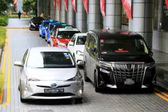 LAKUKAN SEMAKAN: Penguasa Pengangkutan Darat (LTA) baru-baru ini mengumumkan ia sedang menyemak cara pengendali teksi dan khidmat kereta sewa privet (PHV) menjalankan perniagaan.