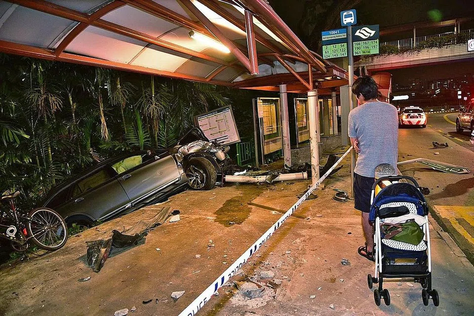 AKIBAT TERTIDUR: Tertuduh sedang memandu kereta sepanjang Kampong Bahru Road bersama isteri dan bayi lelakinya berusia 10 bulan apabila dia terlelap sehingga menyebabkan nahas. - Foto BH oleh DESMOND WEE