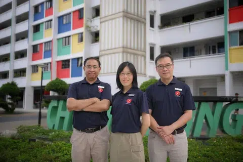 Pasukan Titik Merah Bersatu (RDU) yang dijangka bertanding dalam GE2025 di GRC Nee Soon, (dari kiri) Dr Syed Alwi Ahmad, Cik Sharon Lin dan Encik Pang Heng Chuan. 