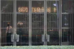PASARAN LEMAH: Pasaran saham Singapura dibuka lebih lemah pada Rabu. 
