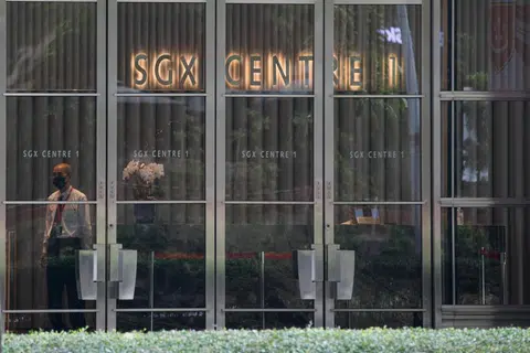 SAHAM PELABURAN CERAH?: Pasaran saham dijangka menjadi antara wadah pelaburan cerah pada 2024, menurut pengamat ekonomi. 