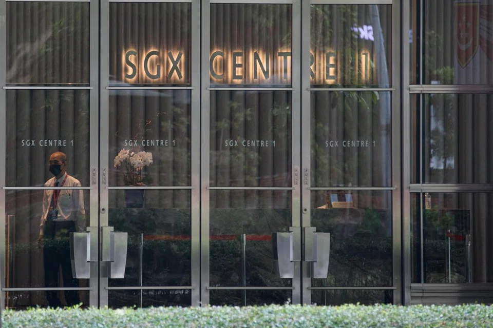 PASARAN LEMAH: Pasaran saham Singapura dibuka lebih lemah pada Rabu. 