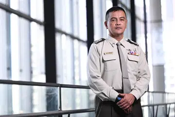 Pegawai Pemerintah Sekolah Vokasional Keselamatan dan Kepolisan di Institut Latihan Pertahanan Pulau (IDTI), Pegawai Waran Kanan (SWO) Zulkarnaen Hussain, dinaikkan pangkat kepada Ketua Pegawai Waran (CWO), mulai 1 Julai.