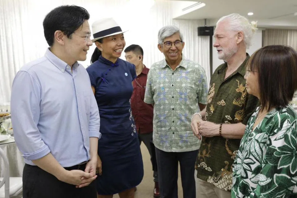 (Dari kiri) Perdana Menteri Lawrence Wong bersama mantan Anggota Parlimen Dilantik (NMP) Anthea Ong dan mantan Menteri Kabinet Dr  Yaacob Ibrahim pada majlis taklimat dan iftar   Inisiatif Biasiswa Palestin pada 18 Mac.