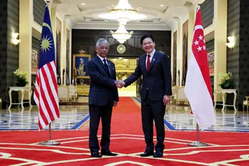 Encik Wong berkunjung ke Istana Negara untuk mengadakan pertemuan dengan Sultan Abdullah. - Foto MCI