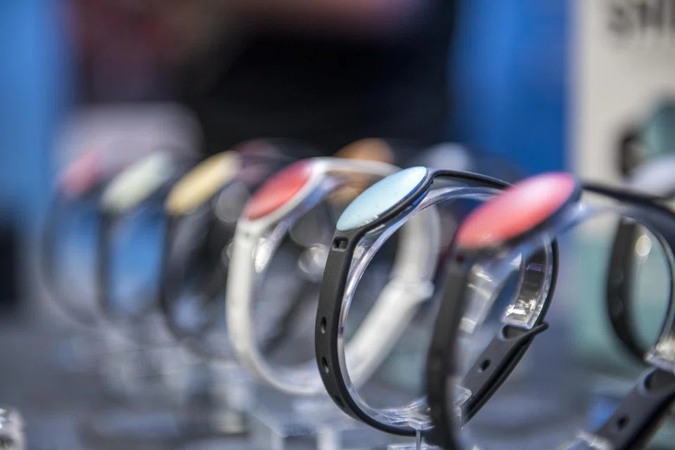 Koleksi jam di sebuah pameran (gambar hiasan)