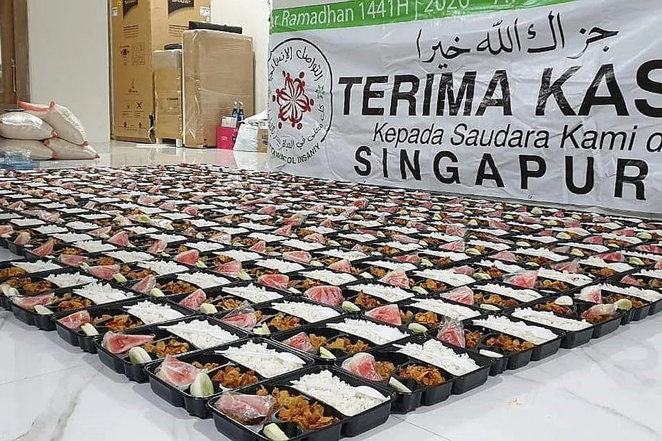 BANTUAN KE LUAR NEGARA: Ini tahun ke-16 Attawasol Insaniy menjalankan kegiatan sumbangan iftar dan kambing iftar untuk diagihkan di di Indonesia, termasuk perkampungan pedalaman di Yogyakarta; Sleman; Purworejo; Kepulauan Riau; Banten dan banyak lagi. - Foto ATTAWASOL INSANIY LLP