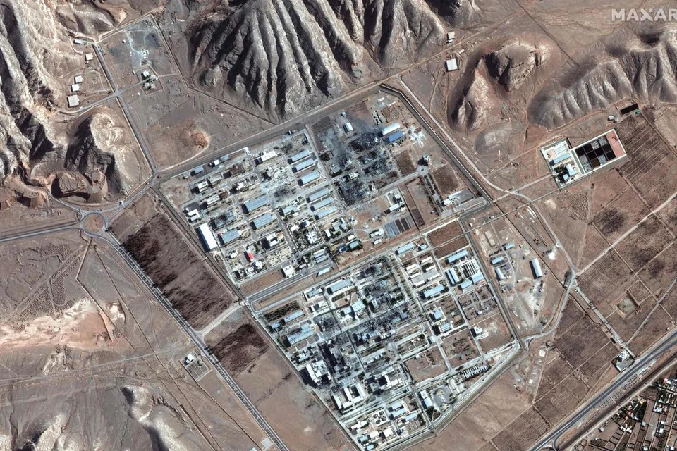 Gambar satelit dari Maxar Technologies yang dirakam pada 24 Jun 2025, menunjukkan pandangan keseluruhan kemudahan pengayaan nuklear Isfahan di Iran serta terowong berdekatan di tengah Iran.
