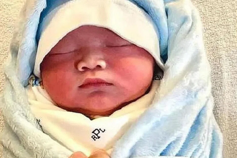 AHLI KELUARGA TERBARU: Wajah anak kedua penyanyi Datuk Seri Siti Nurhaliza yang selamat dilahirkan pagi semalam. - Foto INSTAGRAM ASYRAF KHALID