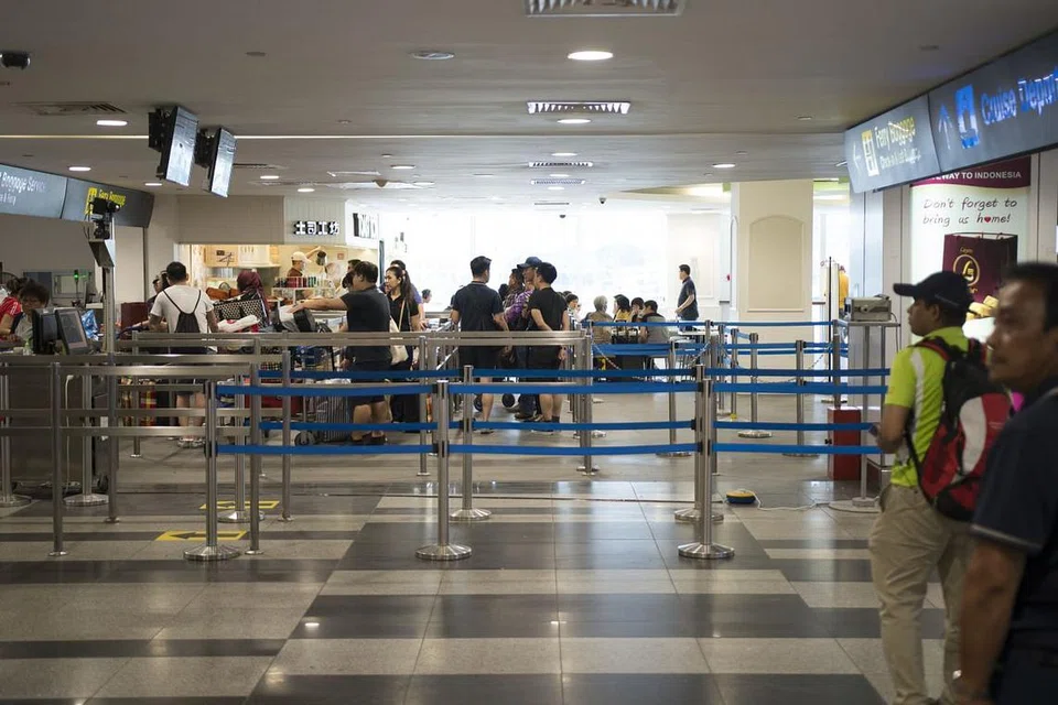 Kedua-dua Menteri bersetuju mengenai pentingnya menjaga kerjasama dua hala yang positif walaupun di tengah-tengah pandemik Covid-19 ini. - FOTO: Fail.