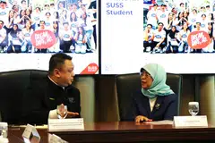Pemangku Raja Perlis, Tuanku Syed Faizuddin Putra ibni Tuanku Syed Sirajuddin Jamalullail, bertemu mantan Presiden, Puan Halimah Yacob, semasa lawatan beliau ke Universiti Sains Kemasyarakatan Singapura (SUSS) pada 17 September.