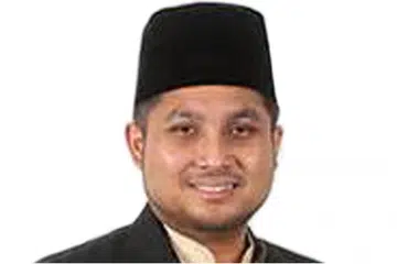 "Tidak wajar kita solat di tempat orang ramai lalu lalang, tempat sesak dengan program tertentu, tempat untuk urusan khas seperti pejabat orang sibuk bekerja dan lain-lain lagi kerana ia mengganggu orang lain." - Ustaz Mustazah Bahari, Zamil Penyelidikan Bersekutu, Sekolah Penyelidikan Antarabangsa S. Rajaratnam (RSIS)