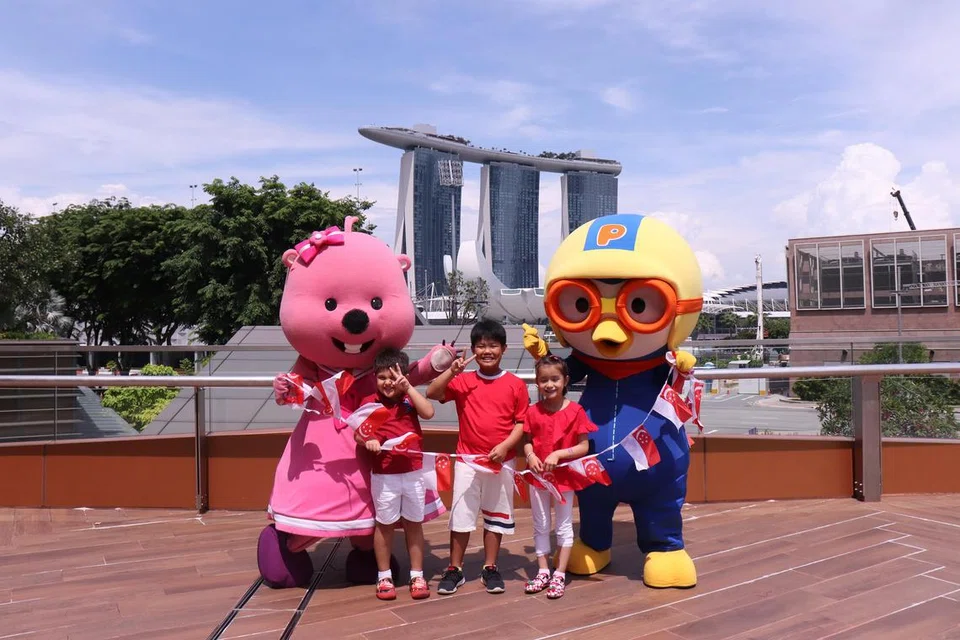 MAIN BERSAMA: Sementara menantikan segmen kegemaran dalam NDP, kanak-kanak juga boleh bermain di taman tema Pororo Park.