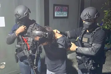 Anggota Detasemen Khas 88 (Densus 88) menahan seorang individu yang disyaki terbabit dalam kegiatan pengganasan dalam siri operasi di enam wilayah Indonesia sejak 2 Oktober 2026. Operasi itu membawa kepada penahanan 12 suspek yang dipercayai mempunyai hubungan dengan Daulah Islamiyah dan rangkaian pengganas lain, termasuk terbabit dalam penyebaran propaganda, perekrutan serta latihan militan.