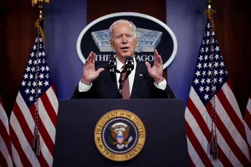 AGENDA NEGARA: Presiden Joe Biden menyentuh isu ekonomi dan usaha menangani pandemik Covid-19 dalam satu majlis di Rumah Putih pada 5 Februari lalu. - Foto REUTERS 
