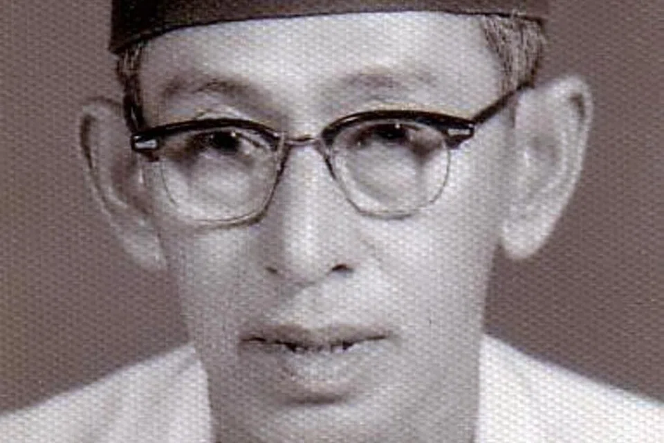 Kiyai Zuhri ialah tokoh agamawan yang dilantik sebagai Yang Dipertua Persatuan Ulama dan Guru-Guru Agama Islam Singapura (Pergas) pertama pada 1957. Beliau pernah menyandang jawatan Kadi, selain dihormati kerana ilmu falak yang dikuasainya.