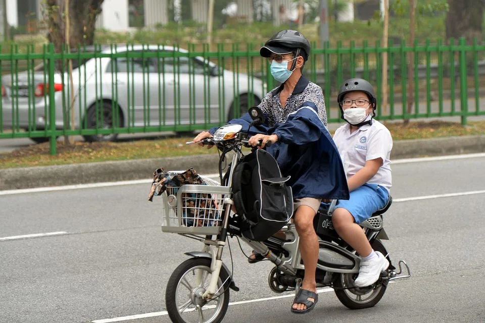 BASIKAL ELEKTRIK: Hanya boleh digunakan di jalan raya dan mereka yang didapati menggunakan basikal elektrik di laluan pejalan kaki akan didenda. - Foto fail