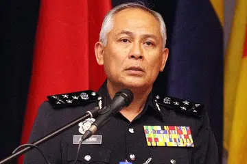 DILANTIK: Datuk Seri Acryl Sani Abdullah Sani (atas) dilantik ketua polis negara baru Malaysia. - Foto THE STAR