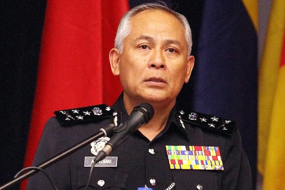 DILANTIK: Datuk Seri Acryl Sani Abdullah Sani (atas) dilantik ketua polis negara baru Malaysia. - Foto THE STAR