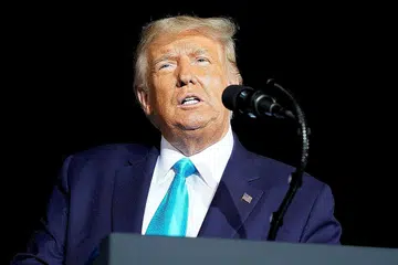 TANGGUNGJAWAB WARGA: Encik Donald Trump didakwa hanya menjelaskan cukai pendapatan persekutuan sebanyak AS$750 ($1,031) pada 2016 dan 2017 semasa beliau memenangi pilihan raya presiden dan ketika tahun pertama menduduki Rumah Putih. - Foto REUTERS