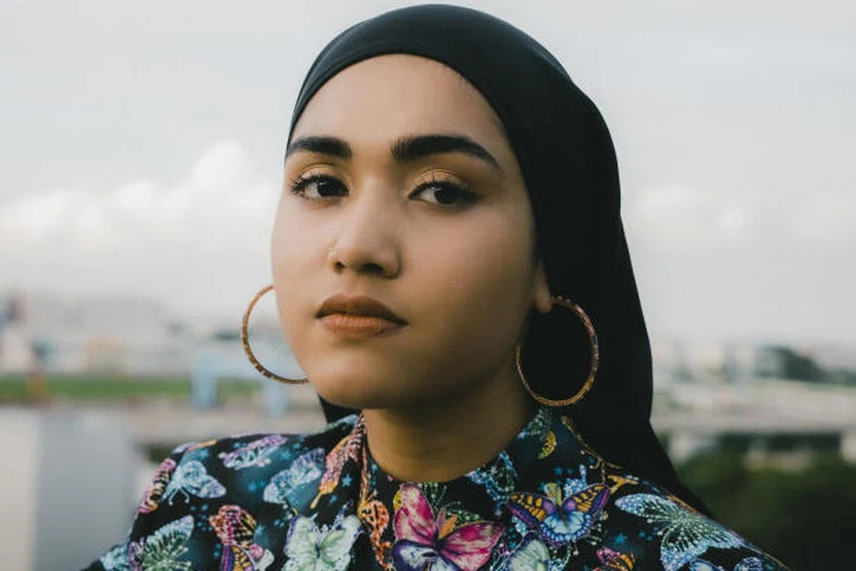 PERMATA SINGAPURA: Shazza adalah anak seni muda negara ini yang telah mencipta nama dengan wajahnya terpampang di Times Square, New York.