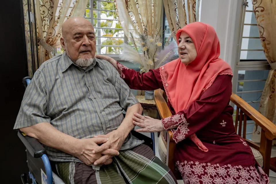  Encik Abdul Razak Sibli bersama isteri, Cik Shaeeda Ismail Musa Arif.