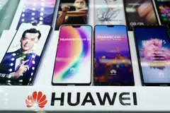 PENAHANAN TIMBUL TANDA TANYA: Cik Meng Wanzhou, anak perempuan pengasas Huawei serta eksekutif kanan syarikat telekomunikasi itu, ditahan di Canada dan berhadapan ekstradisi ke Amerika Syarikat sekali gus menimbulkan kebimbangan tercetus semula perang dagang Amerika-China. - Foto AFP, REUTERS