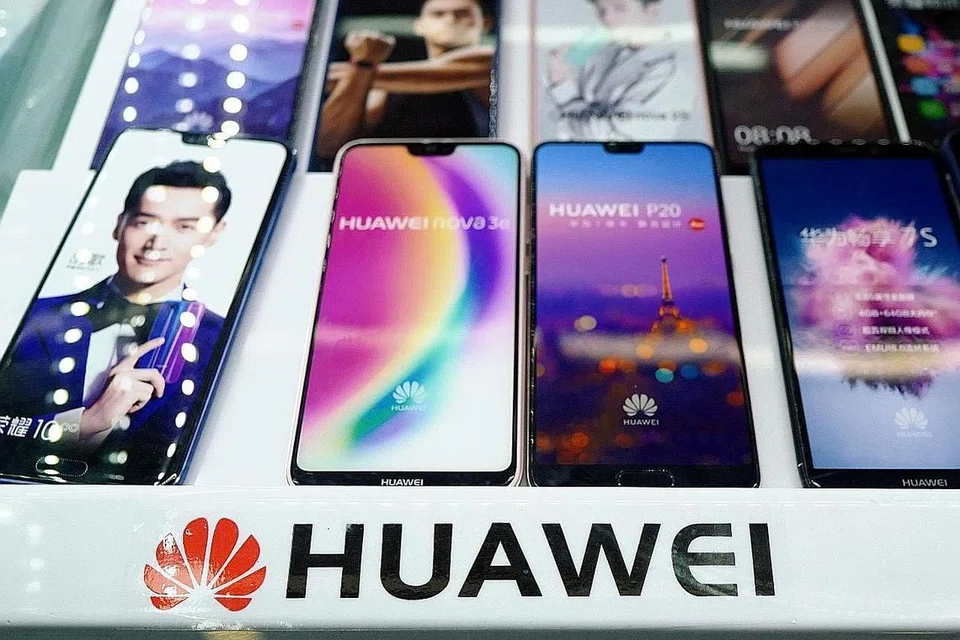 PENAHANAN TIMBUL TANDA TANYA: Cik Meng Wanzhou, anak perempuan pengasas Huawei serta eksekutif kanan syarikat telekomunikasi itu, ditahan di Canada dan berhadapan ekstradisi ke Amerika Syarikat sekali gus menimbulkan kebimbangan tercetus semula perang dagang Amerika-China. - Foto AFP, REUTERS