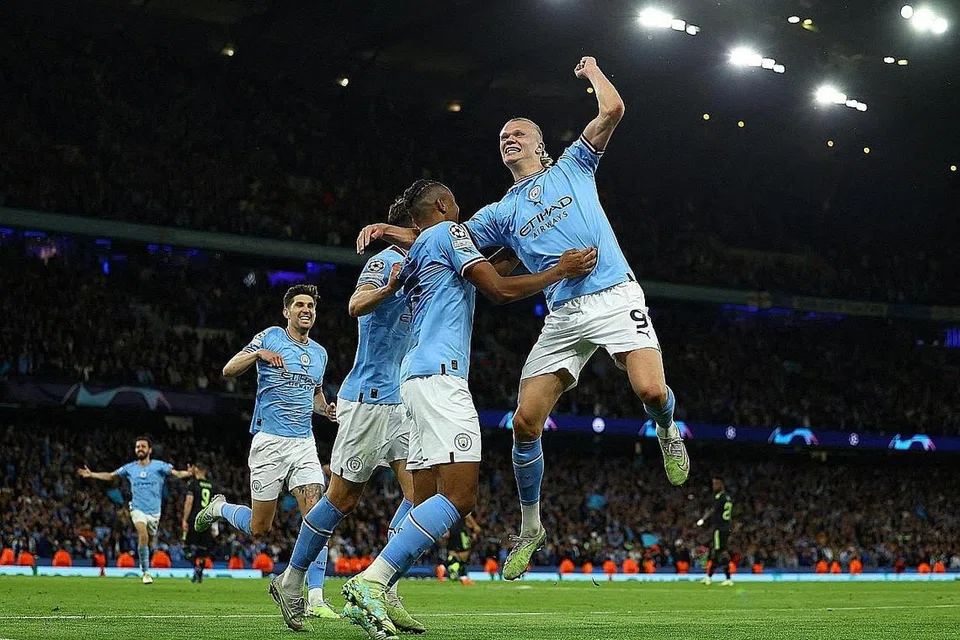 DUA KEMENANGAN CEMERLANG YANG MEMBUKA PELUANG 'TREBLE': Manchester City belasah juara bertahan Real Madrid 4-0 (atas) dalam separuh akhir kedua dan menepis Everton 3-0 di kubu lawan. - Foto-foto REUTERS