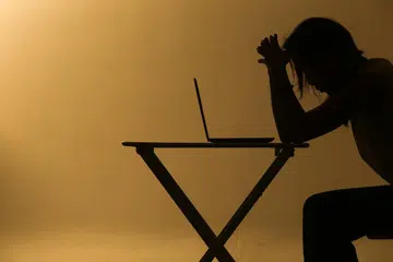 Fenomena krisis suku hayat, bukan sekadar kata-kata trend; ia cerminan tekanan sebenar yang dihadapi oleh generasi muda. 