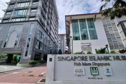 Pihak polis tidak memaklumkan kepada Majlis Ugama Islam Singapura (MUIS) mengenai kes ‘pempengaruh agama’ berusia 37 tahun yang melakukan kesalahan seksual terhadap dua kanak-kanak lelaki muda pada 2024 kerana individu tersebut bukan seorang asatizah berdaftar, dan tidak memegang sebarang jawatan rasmi, peranan atau pertalian dengan masjid.