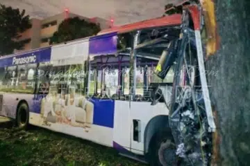 Pemandu bas, 58 tahun, meninggal dunia selepas bas yang dipandunya terlibat dalam kemalangan di Kaki Bukit pada lewat malam 21 November. 