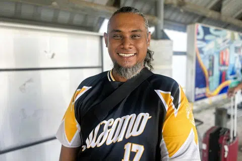 Encik Johari Aziz, 41 tahun.