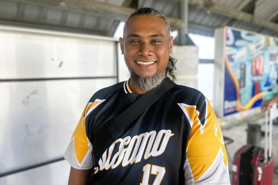 Encik Johari Aziz, 41 tahun.