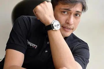 ADI PUTRA: Menurut pelakon dari Singapura ini, beliau sememangnya terlalu sibuk, malah baru sahaja pulang dari Arab Saudi kerana menguruskan keperluan jemaah umrah. - Foto fail