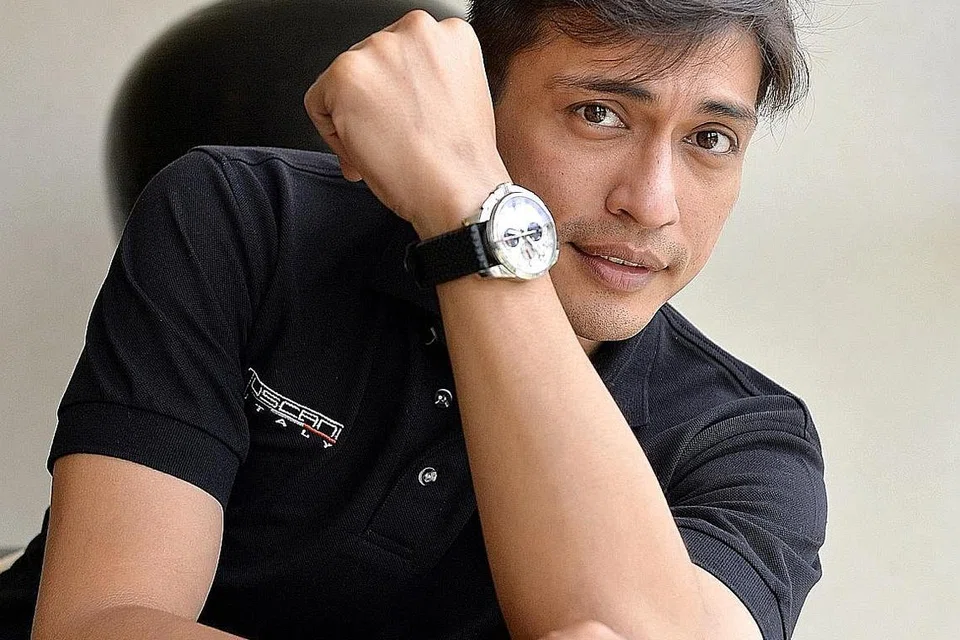 ADI PUTRA: Menurut pelakon dari Singapura ini, beliau sememangnya terlalu sibuk, malah baru sahaja pulang dari Arab Saudi kerana menguruskan keperluan jemaah umrah. - Foto fail