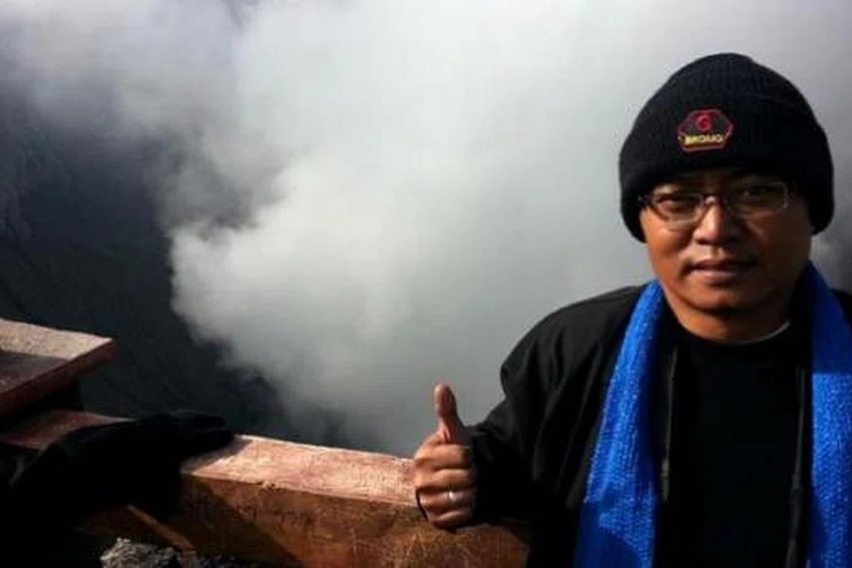 AMAT PUAS: Penulis berasa sangat puas apabila berjaya berada di puncak Bromo. - Foto MUSTAFFA YAAKUB