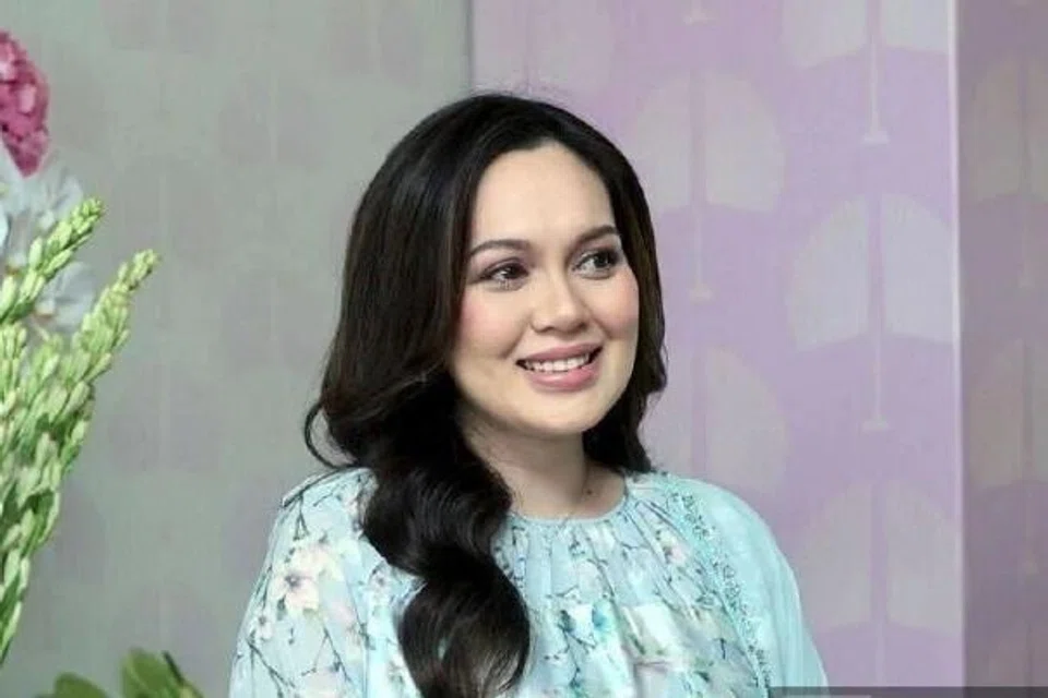 Nelydia Senrose hamil, penantian 7 tahun Nelydia, Hafez Halimi, berita artis Malaysia, zuriat Nelydia Senrose, Uqasha Senrose, Hawra Uqaira.