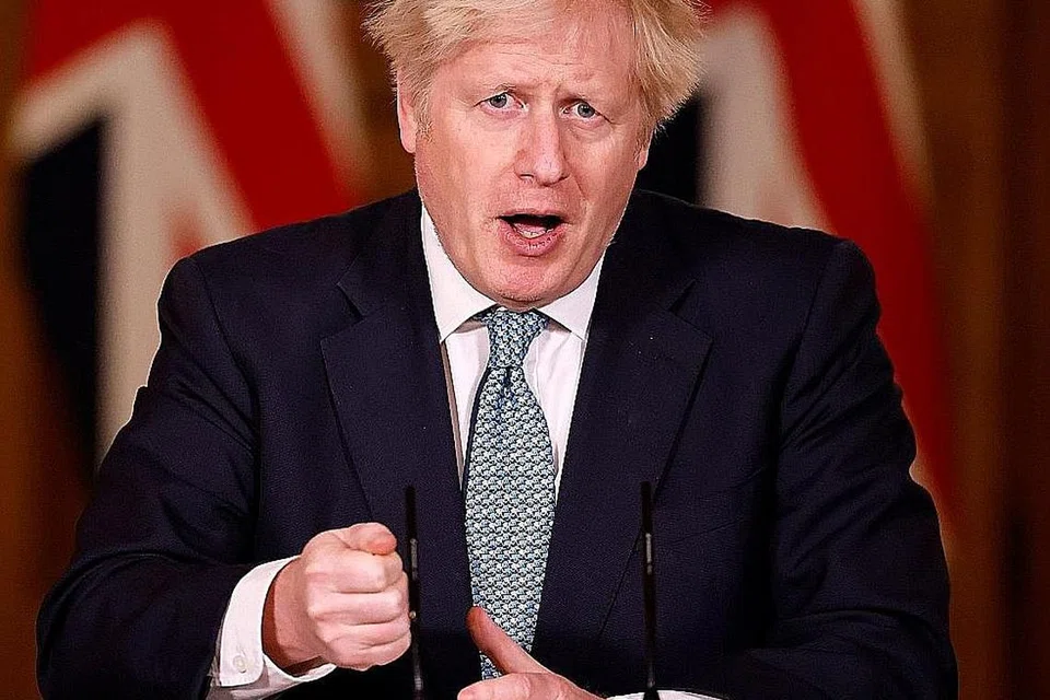 TENANGKAN KEADAAN: Encik Boris Johnson berkata beliau sedang bekerja sepantas yang mungkin untuk mengatasi halangan perdagangan merentasi Selat selepas Perancis menutup sempadannya kepada Britain dalam usaha membendung penularan varian baharu koronavirus. - Foto AFP