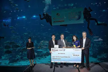 PULIHARA LAUT: Persatuan SEA Aquarium yang bertujuan menyokong pemuliharaan laut dan penyelidikan maritim membuat sumbangan derma pertamanya sebanyak $54,000. - Foto THE STRAITS TIMES