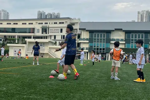 real madrid foundation, sg60 experience, flying cape