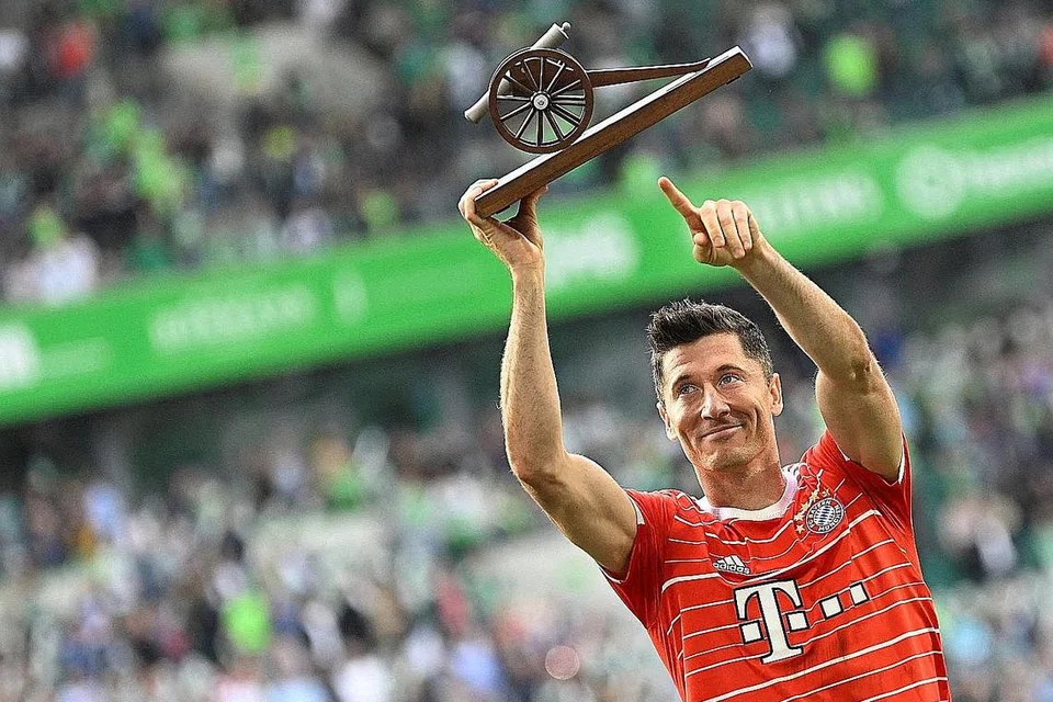 TUNGGAK HARAPAN BARCA: Robert Lewandowski telah berpindah ke Barcelona dan bakal menjadi tunggak utama di barisan depan kelab Sepanyol itu. Hubungan lapan tahun bersama antara Lewandowski dan Bayern Munich menyaksikan mereka memenangi lapan kejuaraan Jerman berturut-turut serta Liga Juara-Juara pada 2020. - Foto AFP/REUTERS