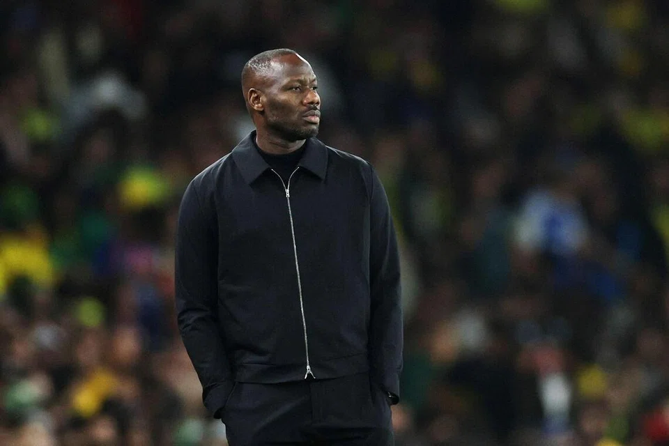 Ketua jurulatih Senegal, Pape Thiaw, semasa perlawanan persahabatan menentang Barzil pada 15 November 2024 di Stadium Emirates.