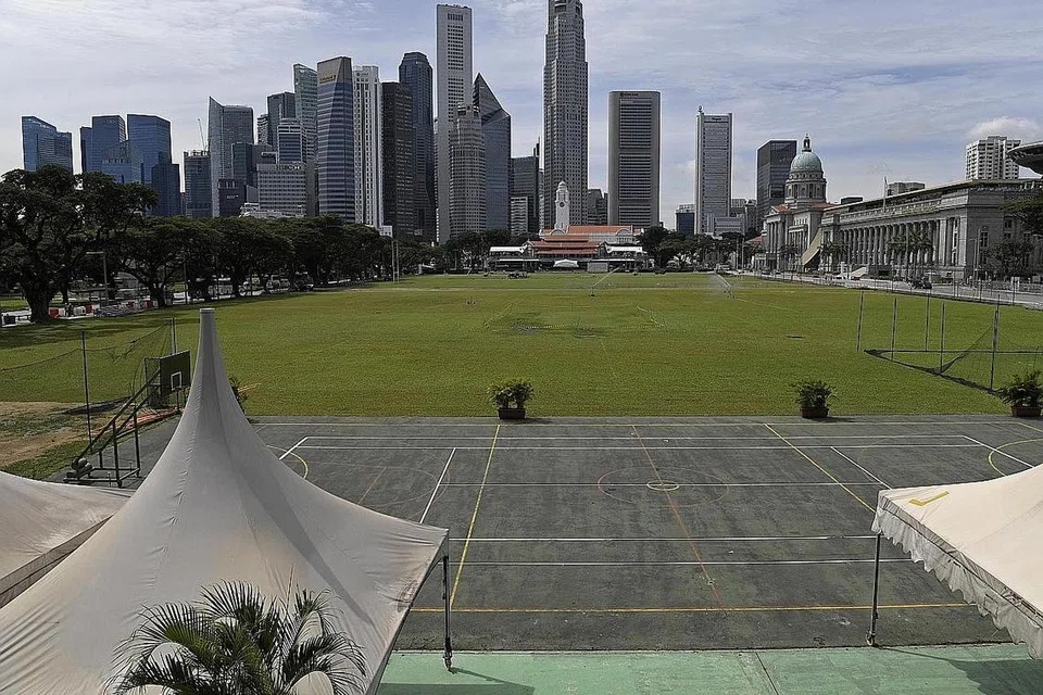 PENUH BERSEJARAH: Padang digunakan bagi menyambut Perbarisan Hari Kebangsaan pertama negara ini pada 1966. - Foto fail