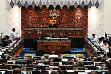 MAHU AKTA DIBINCANG: Anggota Parlimen kerajaan dan pembangkang mahu  Rang Undang-Undang (RUU) Pendanaan Politik dibentangkan di Parlimen kerana dianggap penting untuk menghapuskan rasuah dalam kalangan parti politik.